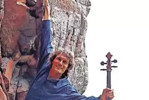 Der musizierende Bergsteiger Burkard Maria Weber ist mit Celloland am ersten Weihnachtsfeiertag in der Bodega zu hören.