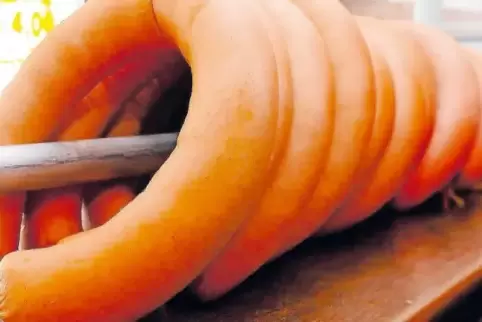 Nicht als Ring, sondern in der Dose kaufte der Angeklagte die Lyoner. Den Verkäufer erpresste er, weil die Wurst angeblich verdo