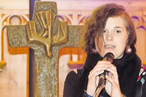 Samira Bauer aus der Klasse 9a sang „Do you have Room“.