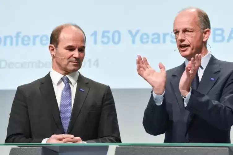 Martin Brudermüller (links) wird neuer BASF-Chef. Der Vorstandsvorsitzende Kurt Bock bereitet sich auf sein künftiges Amt als Ch