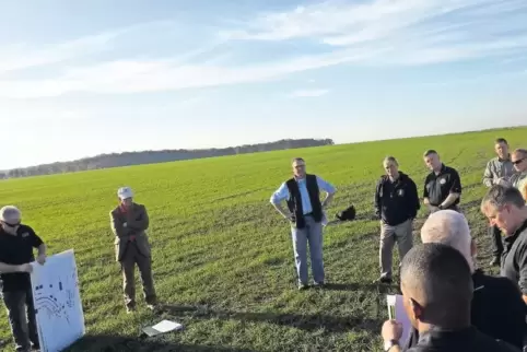 Vor gut 200 Jahren war die Erde hier blutgetränkt: General Hodges (Mitte) mit seinem Stab auf einem Schlachtfeld bei Jena. Hier 