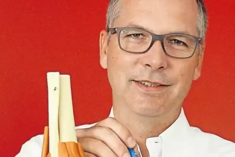 Christoph Wölfl ist seit August 2015 Chefarzt der Klinik für Orthopädie, Unfallchirurgie und Sporttraumatologie am Hetzelstift.