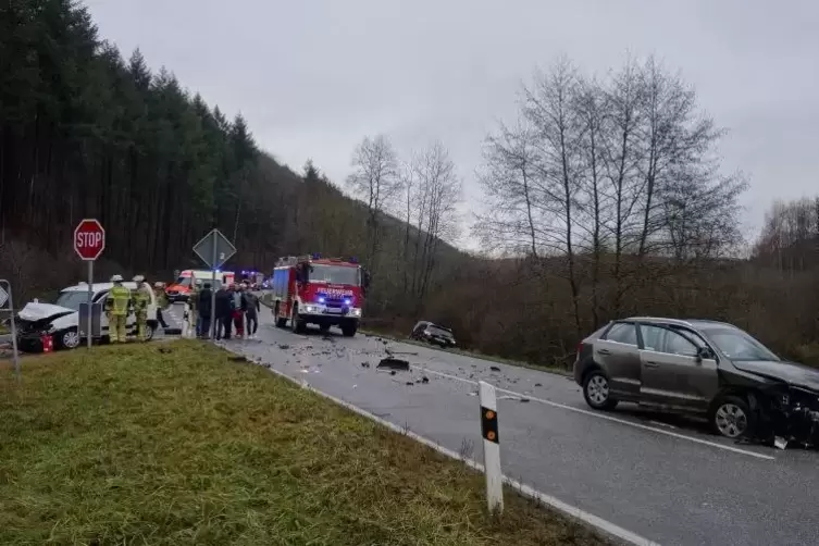 Die Unfallstelle in der Nähe von Kaiserslautern. Foto: Feuerwehr KL 