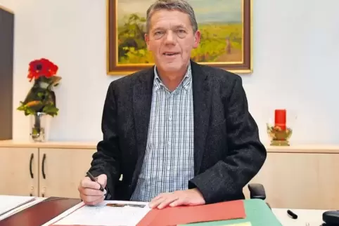 Karl Schäfer, der aus Höheinöd stammt, beendet seinen Dienst als Verbandsbürgermeister.