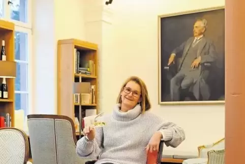 Hausherrin Bettina Bürklin-von Guradze ist diplomierte Weinbauingenieurin. Die Familie baut seit 1597 Wein an.