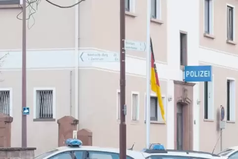 Klagen hin oder her: Dieses Gebäude in der Bahnstraße bleibt wohl auf unbestimmte Zeit das Domizil der Polizeiinspektion Landstu