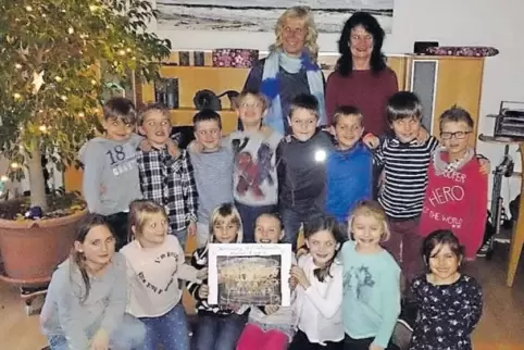 Zuhause bei Erzieherin Renate Ehlen: Die erste und zweite Klasse der Betreuenden Grundschule aus Deidesheim.