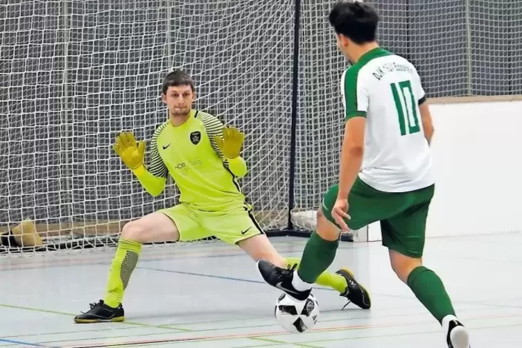 Pirates-Keeper Sven Heiler hatte keinen sch&ouml;nen Abend: Er musste 14-mal hinter sich greifen. Hier kassiert er das 1:5 gegen die 