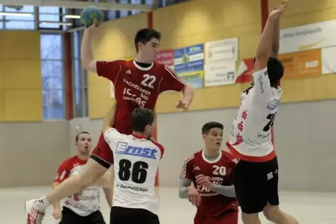 Philipp Bauer (beim Wurf) spielte einst bei der TSG Friesenheim. Er gehörte auch eine Saison zum Bundesliga-Kader, doch der heut