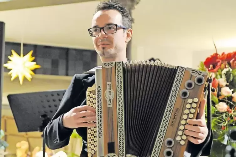 Ein besonderer Gast beim Rennquintett: der Harmonikaspieler Robert Neumair in Mutterstadt.