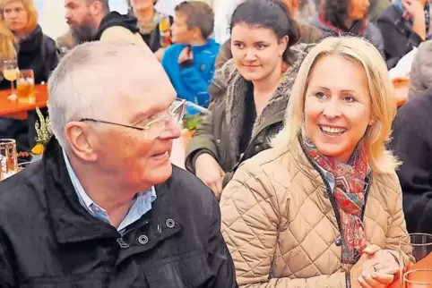 Landrat: Verwaltungschef eines Landkreises. Im Oktober ging Hans Jörg Duppré (CDU, links) nach 38 Jahren als L. des Kreises Südw
