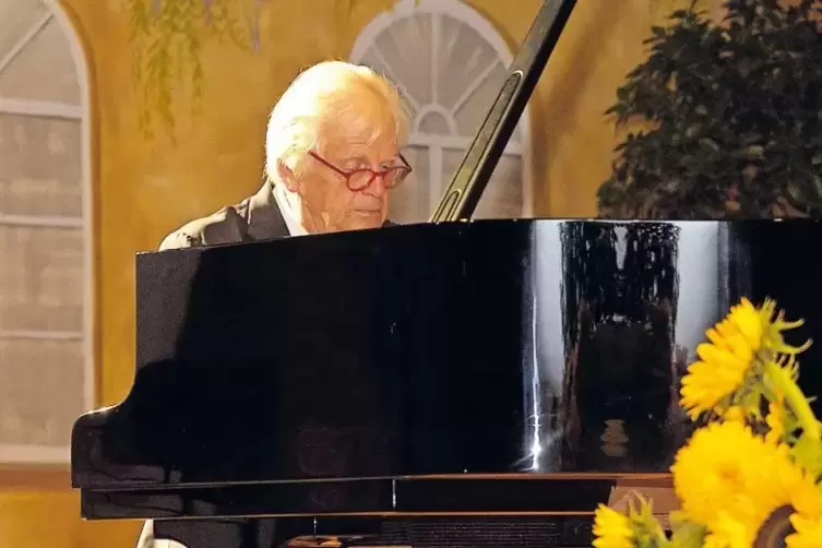 Justus Frantz wird Ende August zu einem Klavierabend in der Kulturscheune im Weingut B&uuml;rklin-Wolf erwartet.