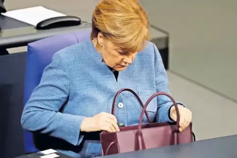 Was mag das Jahr für Angela Merkel bringen? Die Zukunft ist manchmal wie eine Damenhandtasche: unergründlich.