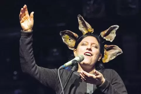 Großes musikalisches Spektrum: Erika Stucky in Mannheim.