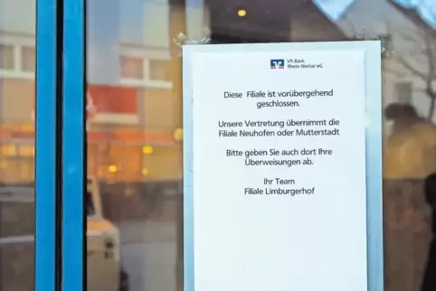 Die Filiale der Volksbank in Limburgerhof ist nach dem Vorfall geschlossen. Die Kriminalpolizei Ludwigshafen ermittelt und sucht