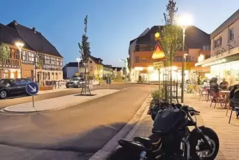 Die neu gestaltete Ortsmitte kommt bei den Mutterstadtern gut an, sagt Bürgermeister Hans-Dieter Schneider.