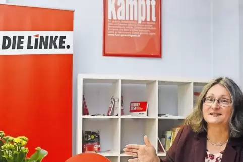 Brigitte Freihold in ihrem Wahlkreisbüro in der Kaiserstraße, das werktags von 8.30 bis 17 Uhr geöffnet ist.