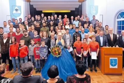 Sind Teil des Dorflebens: die Dudenhofener, die gestern Abend in der Festhalle beim Neujahrsempfang ausgezeichnet wurden.
