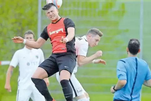 War mit zwölf Treffern der torgefährlichste Rüssinger in der ersten Saisonhälfte: Halil Ibrahim Anli (am Ball).