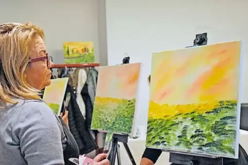Toskana auf Leinwand: Kursteilnehmerin und Ortsbeigeordnete Manuela Winkelmann bei ihrem liebsten Hobby.