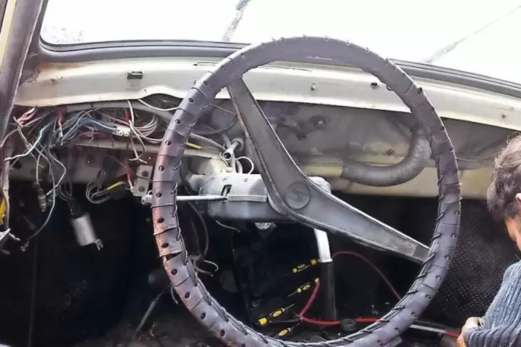 Puzzlearbeit: Die Br&uuml;der mussten den Wagen vor der Reise komplett zerlegen und wieder zusammenbauen.