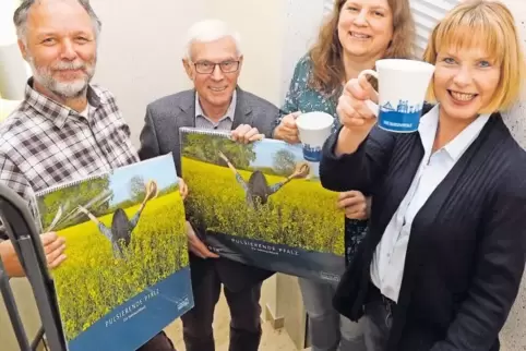 Sie haben beim RHEINPFALZ-Rätsel alle Fragen richtig beantwortet (von links): Thomas Schneider, Gerhard Stüber, Daniela Cochrane