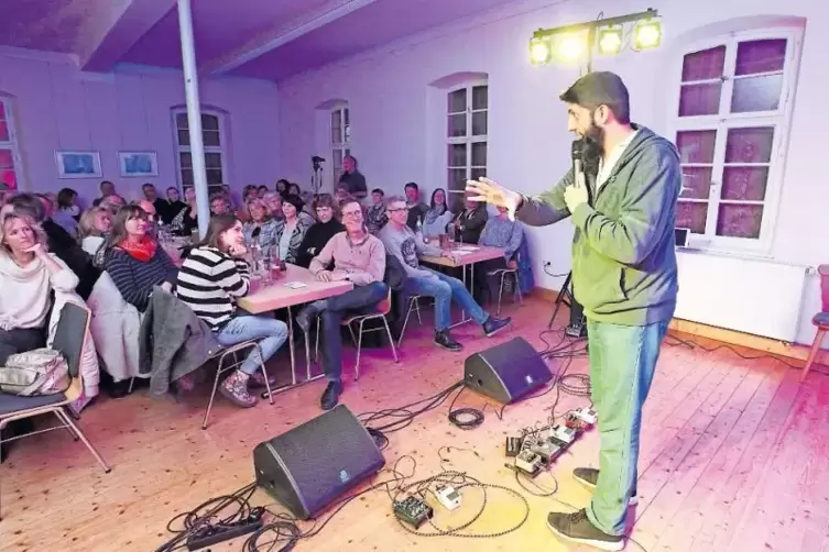 Der Stand-up-Comedian Mohammed Ibraheem Butt war einer der Gäste bei der Offenen Bühne in Bellheim.