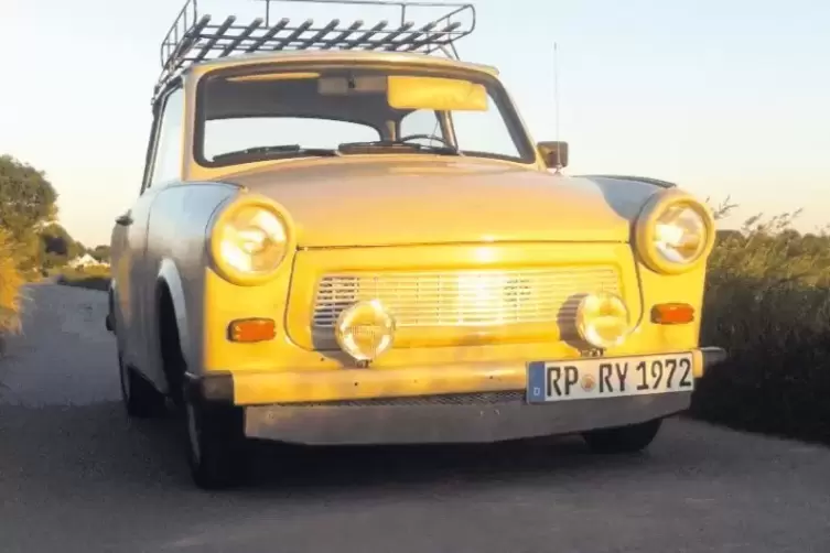 Mit Zweitaktmotor und Minitank ist der Trabant der G&auml;rth&ouml;ffners weit gereist.