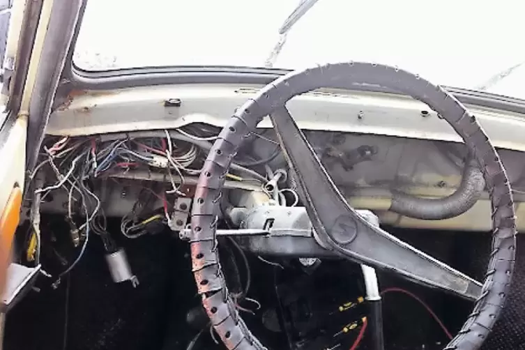 Die Br&uuml;der mussten den Wagen zuerst fit machen.