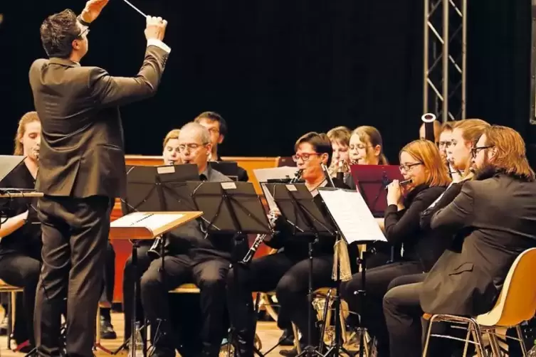 Musikalischer Hochgenuss: Das symphonische Blasorchester des Musikkreises Donnersberg zog das Publikum in seinen Bann. Ebenfalls