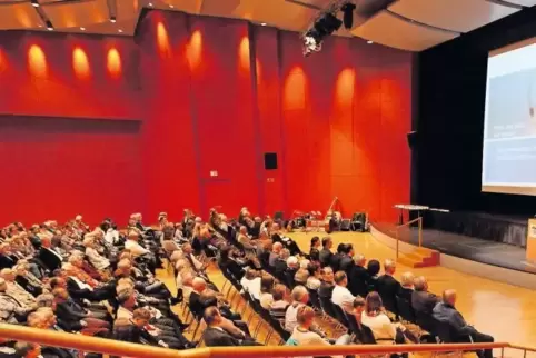 Volle Reihen beim Neujahrsempfang im Wörther Bürgerhaus.