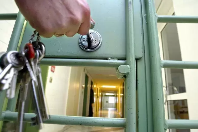 Die Regierung will 20 freie Stellen in rheinland-pfälzischen Gefängnissen wieder besetzen.  Symbolfoto: dpa 