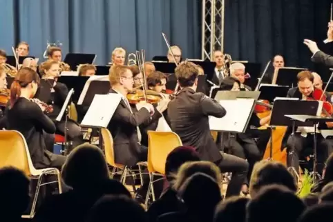 Bestens aufgelegt: das Orchester des Pfalztheaters unter Leitung von Jan Michael Horstmann.