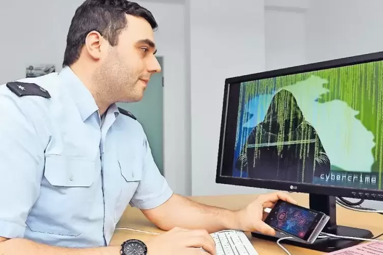 Experte f&uuml;r Cybercrime: Polizeikommissar Daniel Schirra.