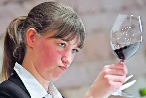 Der prüfende Blick von Finalistin Laura Talbot.