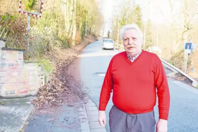 Dringend erforderlich hält Ortsvorsteher Fritz Henrich den Gehweg zwischen Gersweilerhof und Erlenbach.