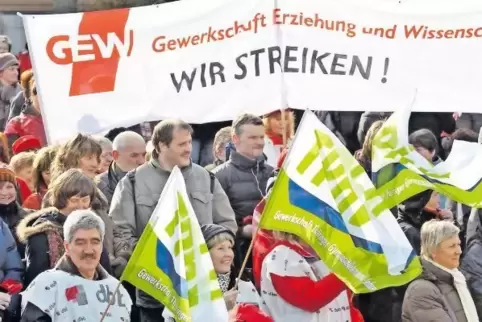 Angestellte Lehrer können, wie hier in Thüringen, an Arbeitskampfmaßnahmen teilnehmen. Ihren beamteten Kollegen ist das nicht er