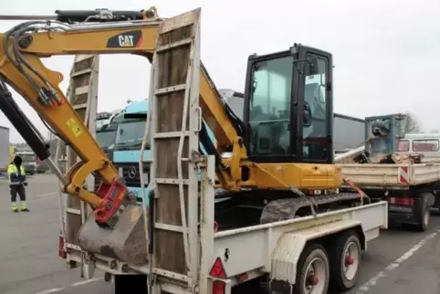 Auch auf der Ladefläche des Lastwagens befanden sich ungesicherte Gegenstände. Foto: Polizei 