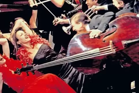 Voller Körpereinsatz – das Schellack-Orchester in Aktion.