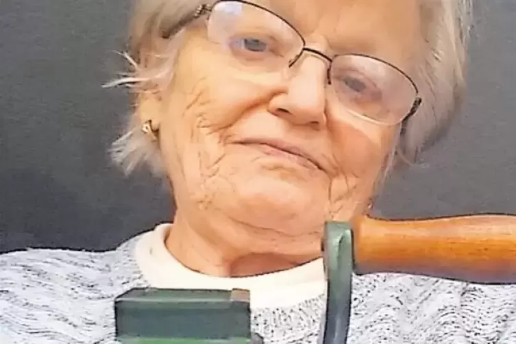 Ursula Schmitts Bohnenschneidemaschine ist schon lange in Familienbesitz.
