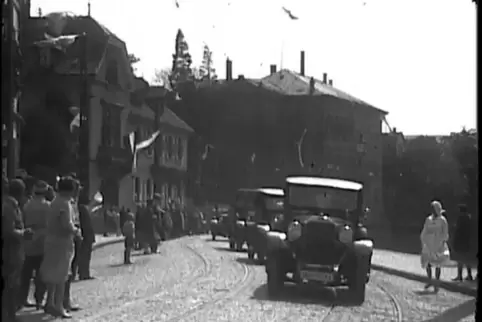 Was es mit dieser Schnauferl-Parade durch die Mannheimer Straße auf sich hatte, erfährt man beim Lions-Kinoabend wohl auch.