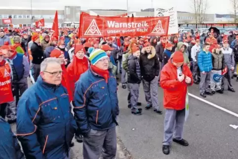 Die Gewerkschaft schätzte, dass gestern rund 1600 Menschen bei Opel und GKN zeitweise die Arbeit niedergelegt hatten. Gibt’s kei
