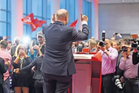 Da gab’s noch Beifall: Martin Schulz beim Auftritt im Ludwigshafener Pfalzbau am 13. September.