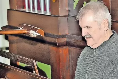 Spielt sonntags regelmäßig bei zwei Gottesdiensten im Kreis Kusel und im Donnersbergkreis: Walter Harth.