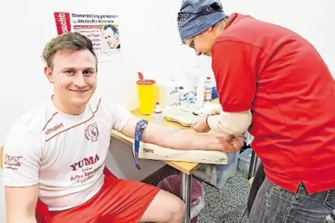 Eine Typisierungsaktion für Alexander Badinger läuft derzeit auch bei der Stadtmeisterschaft im Hallenfußball: Fußballer Robin S