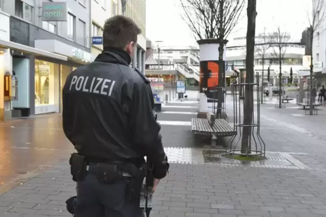 Weiträumig abgesperrt: Die Ludwigshafener Innenstadt, nachdem ein Polizist auf einen aggressiven und mit einem Messer bewaffnete