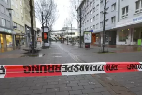 Der Tatort in der Ludwigshafener City war am Donnerstag weiträumig abgesperrt. Foto: Kunz