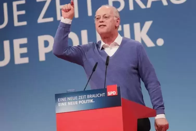 Der ehemalige Bundesvorsitzende Rudolf Scharping spricht beim SPD-Sonderparteitag in Bonn. Foto: DPA