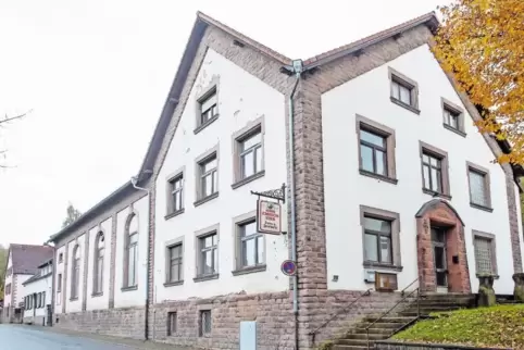 Irgendwann nach dem traditionellen Rosenmontagsball sollen die Handwerker kommen.