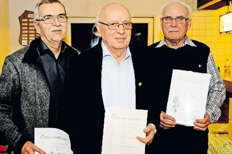 Ausgezeichnete Vereinsmitglieder: Hans Gentek, Anton Hoffmann und Martin Heinz (von links).
